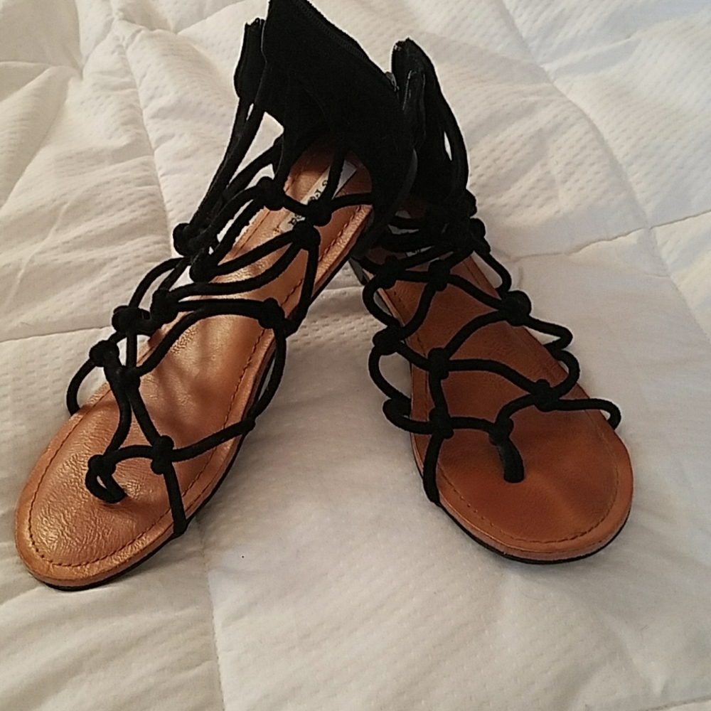 Black sandles